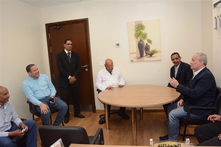 محافظ الأقصر يزور مستشفي شفاء الأورمان بالأقصر ويشارك في حفل عيد الأم وتقديم الهدايا لعدد من الأمهات