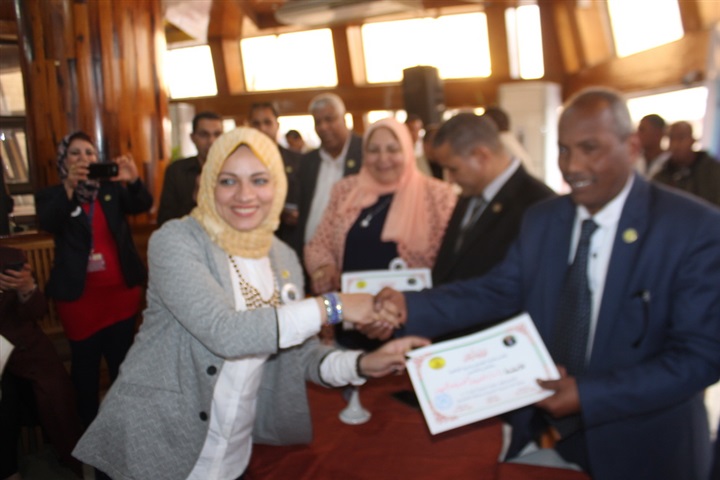 معلمو شرق القاهرة تكرم 200 معلم متميز وتنظم لهم يوم ترفيهي بشاطئ الفيروز بالإسماعيلية
