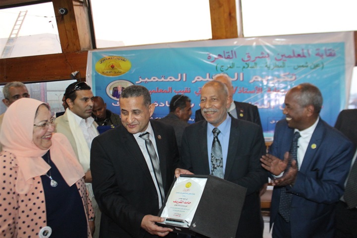 معلمو شرق القاهرة تكرم 200 معلم متميز وتنظم لهم يوم ترفيهي بشاطئ الفيروز بالإسماعيلية