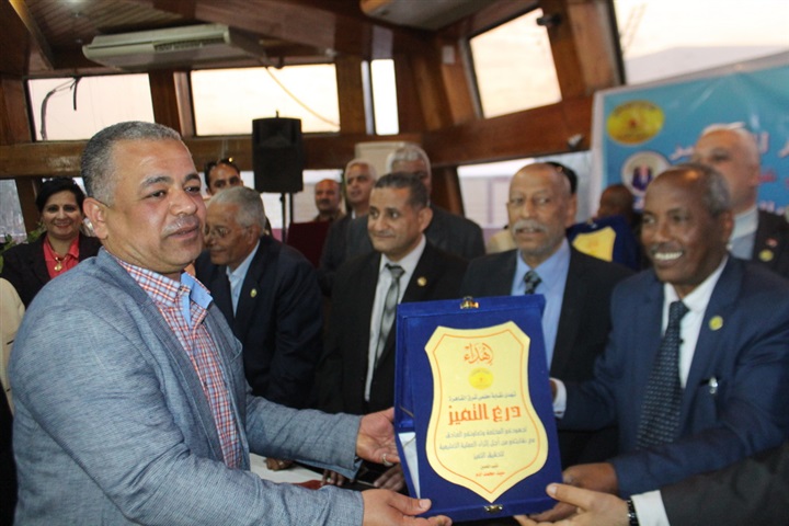 معلمو شرق القاهرة تكرم 200 معلم متميز وتنظم لهم يوم ترفيهي بشاطئ الفيروز بالإسماعيلية