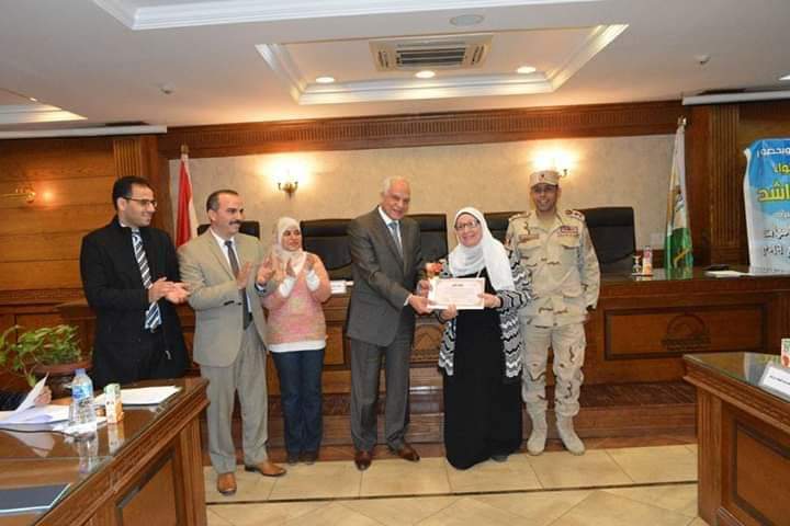 محافظ الجيزة يكرم 21 أما مثالية