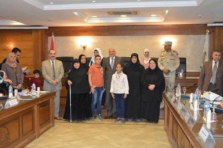 محافظ الجيزة يكرم 21 أما مثالية