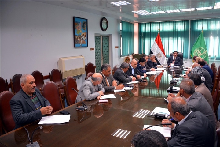 محافظ القليوبية يناقش اللائحة الجديدة للإدارة الإعلانات بالمحافظة 