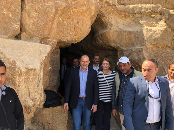 بالصور.. تفاصيل زيارة رئيس دولة بلغاريا منطقة آثار الهرم