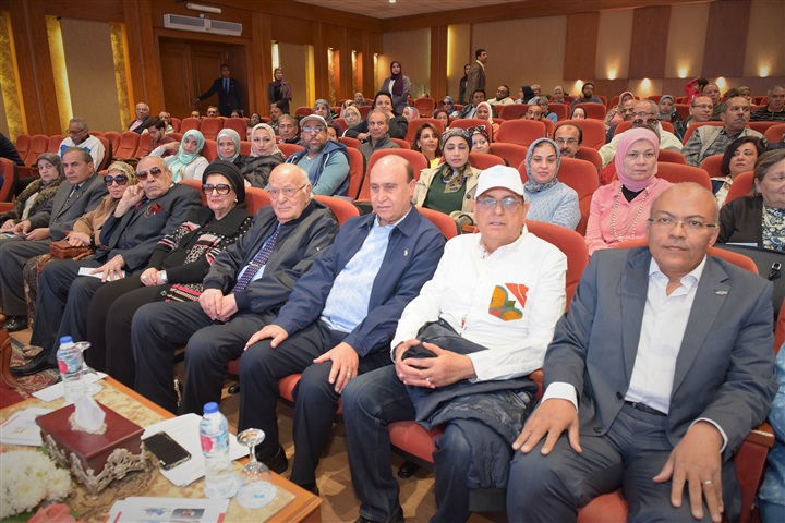 الفريق مميش يشيد بدور الجمعية المصرية لأمراض الدم والأورام  في الارتقاء بطب الأطفال