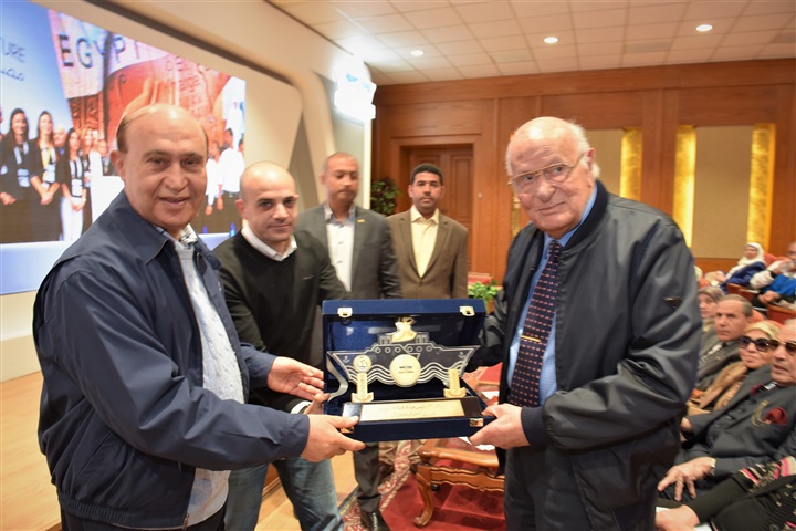 الفريق مميش يشيد بدور الجمعية المصرية لأمراض الدم والأورام  في الارتقاء بطب الأطفال