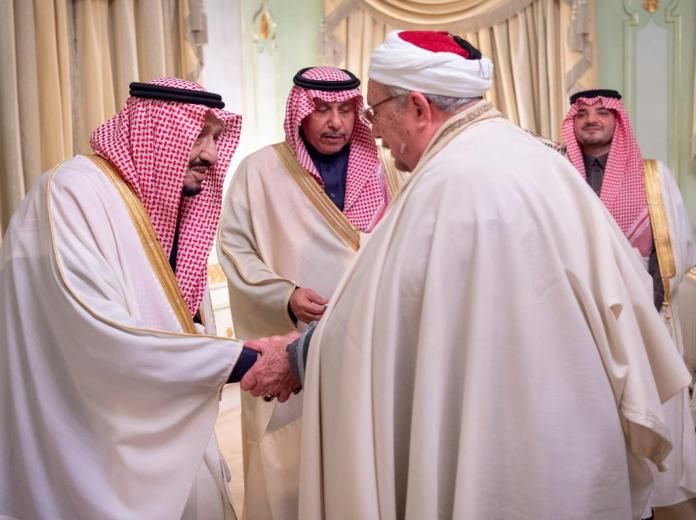 خادم الحرمين يستقبل رئيس مجلس نواب الشعب بتونس ووزير الشؤون الدينية وعدداً من أئمة المساجد