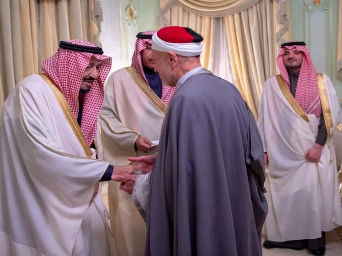 خادم الحرمين يستقبل رئيس مجلس نواب الشعب بتونس ووزير الشؤون الدينية وعدداً من أئمة المساجد