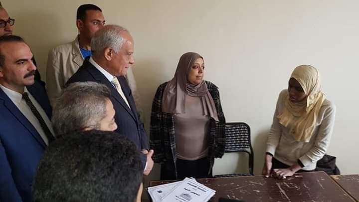 محافظ الجيزة يوزع مساعدات مالية على 85 مسن وطفل بدور الرعاية 