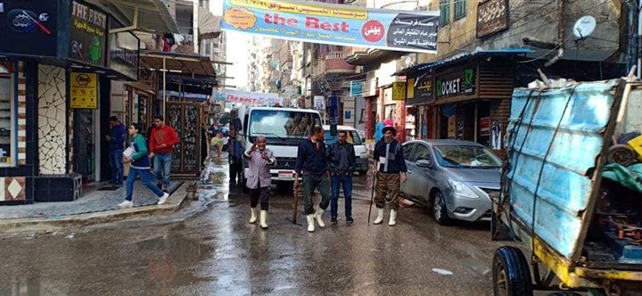 بالصور.. انتشار سيارات الكسح لشفط مياه الأمطار بكفر الشيخ واستمرار غلق ميناء البرلس
