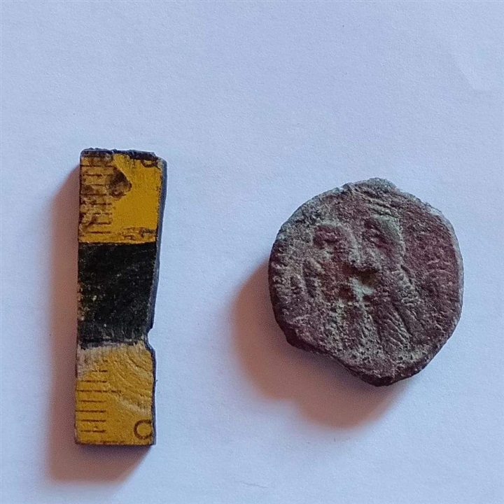 العثور على تابوت من الحجر الجيري به مومياء ورقائق ذهبيه بقويسنا العثور على تابوت من الحجر الجيري به مومياء ورقائق ذهبيه بقويسنا