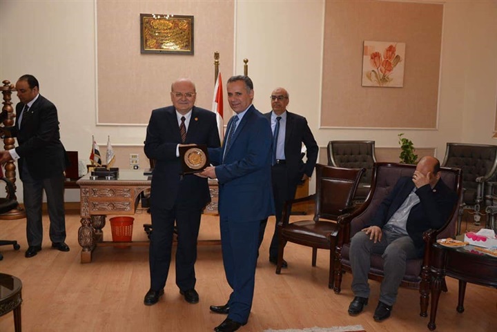 جامعة الزقازيق تكرم أعضاء الجهاز المركزي للمحاسبات وتستقبل أعضاء جدد