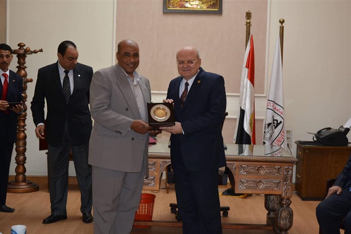 جامعة الزقازيق تكرم أعضاء الجهاز المركزي للمحاسبات وتستقبل أعضاء جدد