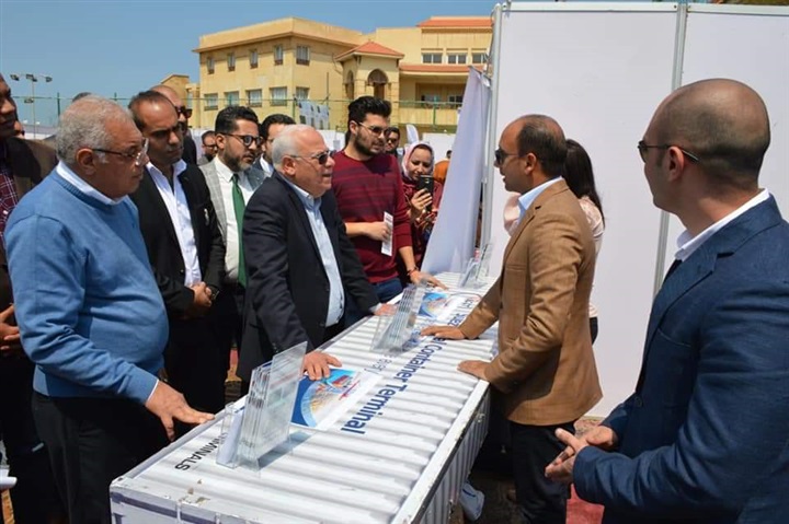 بالصور.. محافظ بورسعيد  يفتتح "ملتقي بورسعيد للتوظيف" لتوفير 2000 فرصة عمل 