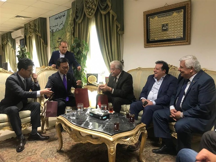 بالصور.. محافظ جنوب سيناء يستقبل السفير الكوري بشرم الشيخ لبحث تنشيط بجنوب سيناء