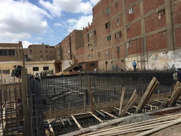 بالصور.. استمرار العمل بانشاء اول حمام سباحة أوليمبي بمركز شباب الاندلس بحي المرج