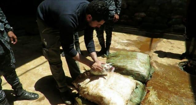 بالصور.. محاولة تهريب 2 طن لمخدر الهيروين و99 كيلو جرام لمخدر الآيس على متن إحدى السفن بالبحر الأحمر