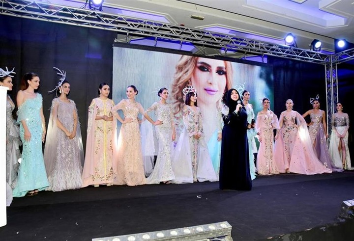 منى المنصوري تستلم أوسكار الرائدات في المغرب من الفنانة إلهام شاهين منى المنصوري تستلم أوسكار الرائدات في المغرب من الفنانة إلهام شاهين