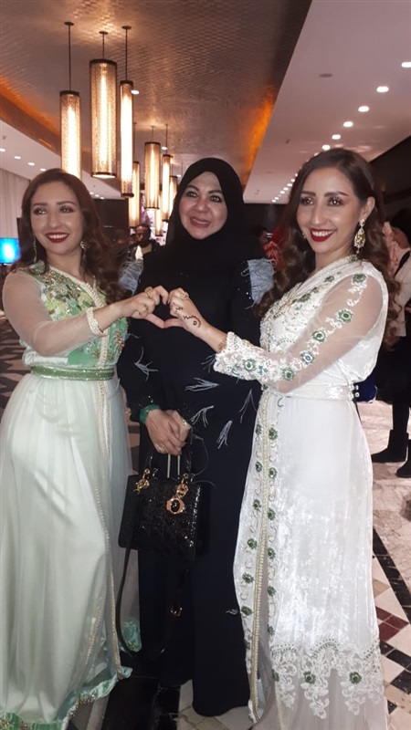 منى المنصوري تستلم أوسكار الرائدات في المغرب من الفنانة إلهام شاهين منى المنصوري تستلم أوسكار الرائدات في المغرب من الفنانة إلهام شاهين