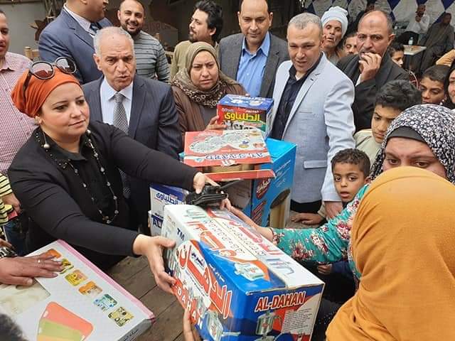رئيس مدينة القناطر الخيرية تفتتح معرض جهاز للعروسة 