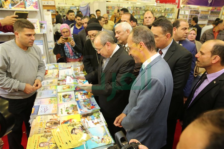 محافظ كفر الشيخ ورئيس هيئة الكتاب يفتتحان معرض دسوق للكتاب بمشاركة 24 دار نشر