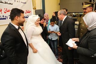 شاهد.. محافظ كفر الشيخ يوزع أجهزة كهربائية علي 35 عروسة ويكرم أسر الشهداء والأمهات المثاليات في يوم اليتيم