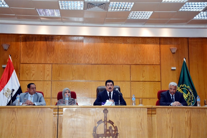 محافظ القليوبية يستعرض الاستعدادات النهائية للاستفتاء على التعديلات الدستورية محافظ القليوبية يستعرض الاستعدادات النهائية للاستفتاء على التعديلات الدستورية