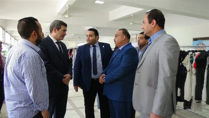 12 ألف قطعة ملابس بالمجان بمعرض الملابس السنوي لجامعة المنيا