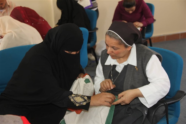 بالصور.. " كيف تغير من نفسك" واستمرار ورش الحرف وموسيقي عربية بالصور.. " كيف تغير من نفسك" واستمرار ورش الحرف وموسيقي عربية