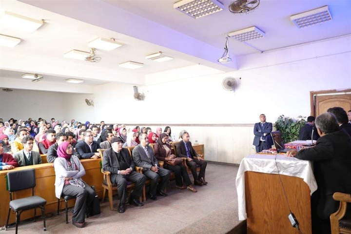 وزير الآثار يلتقي طلاب كلية الآداب قسم الاثار بجامعة عين شمس وزير الآثار يلتقي طلاب كلية الآداب قسم الاثار بجامعة عين شمس