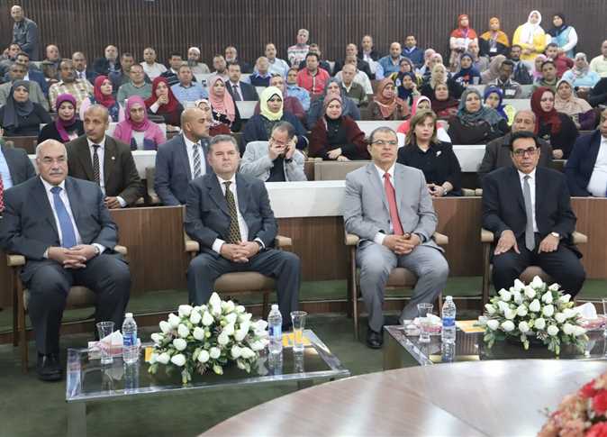 وزير قطاع الأعمال: مضاعفة أجور قطاع الغزل والنسيج بعد تطويره "صور" وزير قطاع الأعمال: مضاعفة أجور قطاع الغزل والنسيج بعد تطويره "صور"