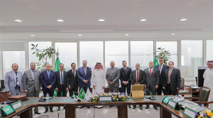 وفد من رجال الأعمال المصريين يلتقى وزير الإسكان السعودى لبحث الفرص الاستثمارية وفد من رجال الأعمال المصريين يلتقى وزير الإسكان السعودى لبحث الفرص الاستثمارية