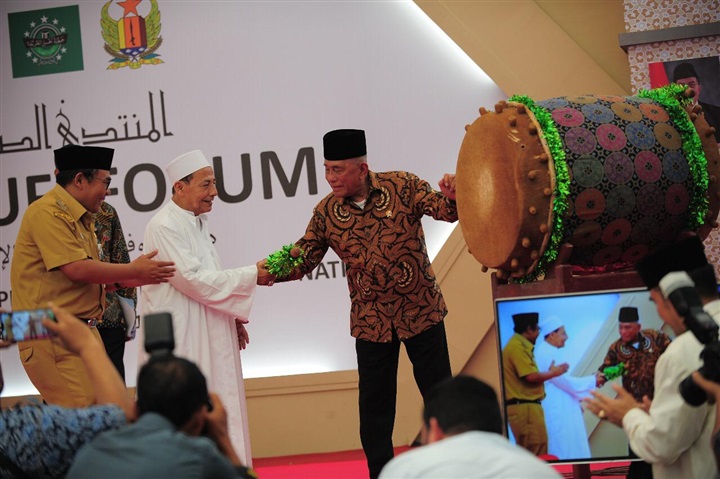 بالصور.. انطلاق حفل افتتاح المنتدي الصوفي العالمي في مدينة بيكالونغان الأندونيسية