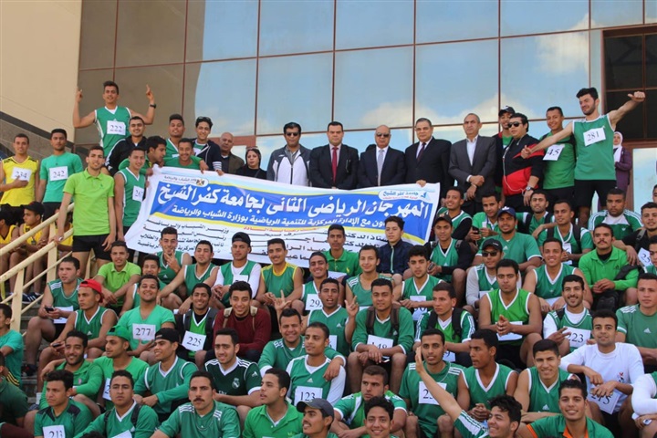بالصور.. رئيس جامعة كفر الشيخ يطلق إشارة بدء الماراثون الرياضى