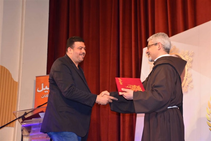 للتغطيته المتميزه.. الكاثوليكي يكرم المصور الصحفي شريف عبد ربه بجريدة السوق العربيه المشتركه وموقع صدى العرب 