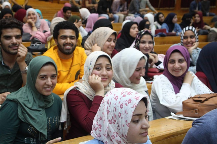 بالصور.. تجارة كفر الشيخ تستضيف "مسرح المنوعات"