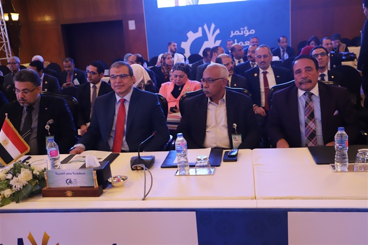 رئيس اتحاد عمال مصر يؤكد التعديلات الدستورية تحقق مزيد من المكاسب العمالية رئيس اتحاد عمال مصر يؤكد التعديلات الدستورية تحقق مزيد من المكاسب العمالية