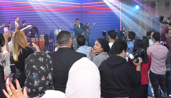 بالصور.. حماقي يتألق في حفل إطلاق هاتف جديد لإحدي الشركات العالمية بالصور.. حماقي يتألق في حفل إطلاق هاتف جديد لإحدي الشركات العالمية
