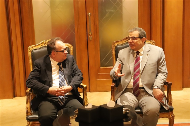 "سعفان" لوزير تونسي: العامل المصري أول من سيشعر بالتحسن في الأوضاع الاقتصادية بعد زيارة الأجور