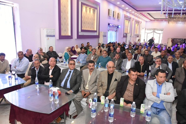 محافظ الشرقية يلتقي العاملين بمراكز ديرب نجم والقنايات والإبراهيمية ويقرر إحالة وقائع الفساد للنيابة العامة