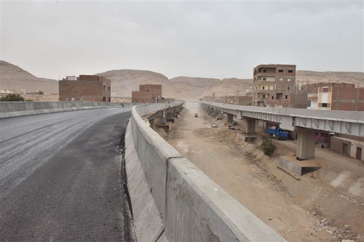 محافظ أسيوط يتفقد أعمال تنفيذ محور هضبة أسيوط الغربية بتكلفة الاجمالية 1.2 مليار جنيه