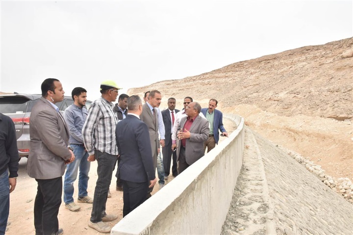 محافظ أسيوط يتفقد أعمال تنفيذ محور هضبة أسيوط الغربية بتكلفة الاجمالية 1.2 مليار جنيه