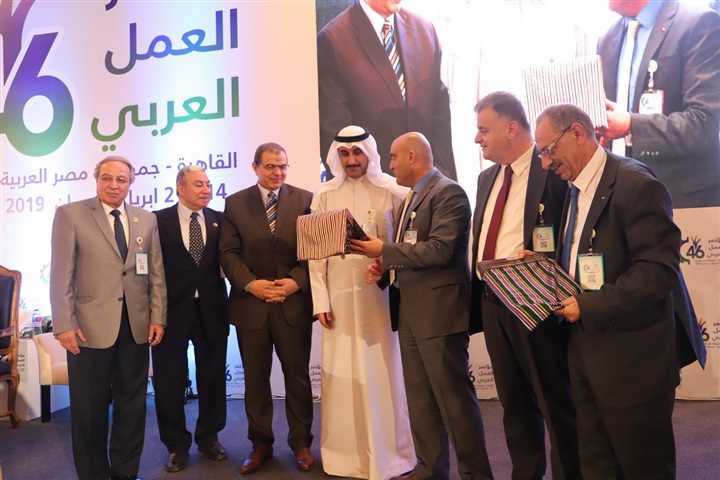 فلسطين تكرم وزير القوى العاملة لجهود مصر في خدمة قضيتها فلسطين تكرم وزير القوى العاملة لجهود مصر في خدمة قضيتها