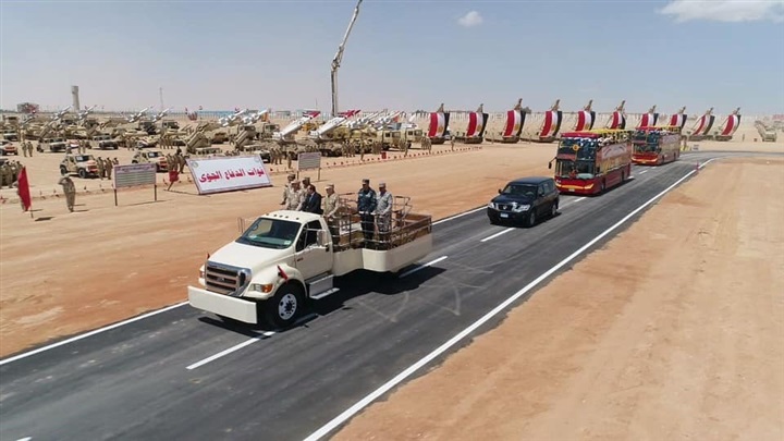 السيسى يتفقد إجراءات الإصطفاف والتفتيش ورفع الكفاءة القتالية بقاعدة محمد نجيب العسكرية السيسى يتفقد إجراءات الإصطفاف والتفتيش ورفع الكفاءة القتالية بقاعدة محمد نجيب العسكرية