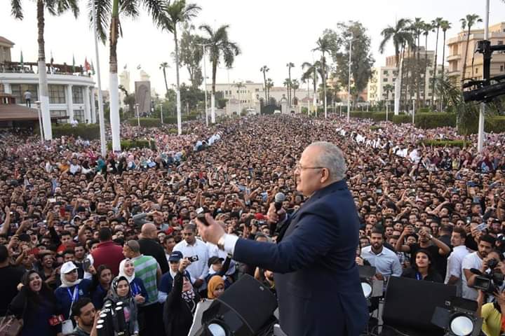 بحضور متعب ونجوم مسرح مصر.. حماقي يشعل حماس طلاب جامعة القاهرة بحفله الغنائي (صور) بحضور متعب ونجوم مسرح مصر.. حماقي يشعل حماس طلاب جامعة القاهرة بحفله الغنائي (صور)