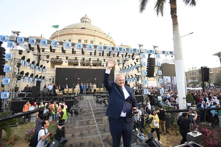 بحضور متعب ونجوم مسرح مصر.. حماقي يشعل حماس طلاب جامعة القاهرة بحفله الغنائي (صور) بحضور متعب ونجوم مسرح مصر.. حماقي يشعل حماس طلاب جامعة القاهرة بحفله الغنائي (صور)