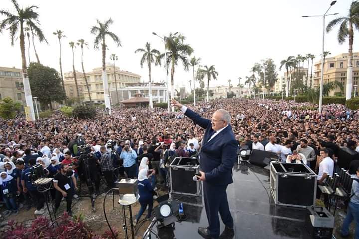 بحضور متعب ونجوم مسرح مصر.. حماقي يشعل حماس طلاب جامعة القاهرة بحفله الغنائي (صور) بحضور متعب ونجوم مسرح مصر.. حماقي يشعل حماس طلاب جامعة القاهرة بحفله الغنائي (صور)