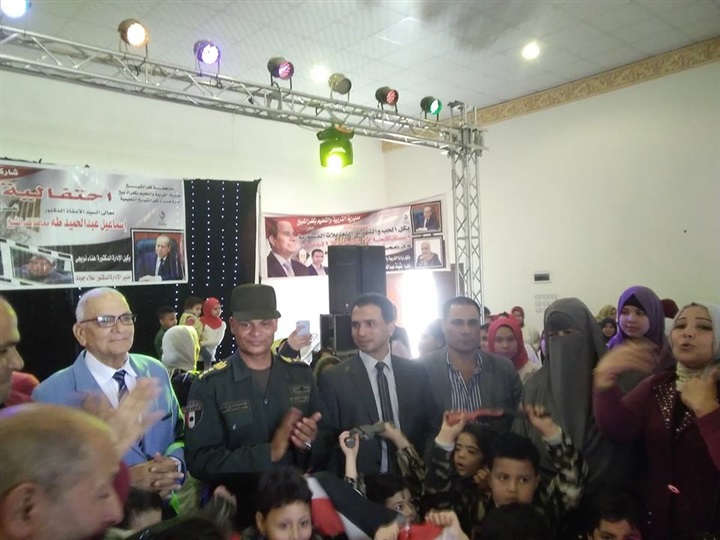 بالصور..وكيل تعليم كفر الشيخ تكرم 250 طالبًا في احتفالية يوم اليتيم