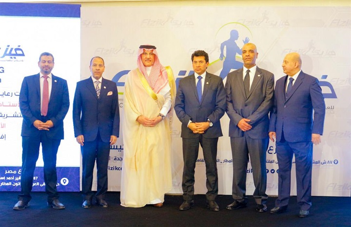 بالصور .. وزير الرياضة والسفير السعودي يكرمان نجوم الرياضة والاعلام في احتفالية افتتاح مركز فيزيك