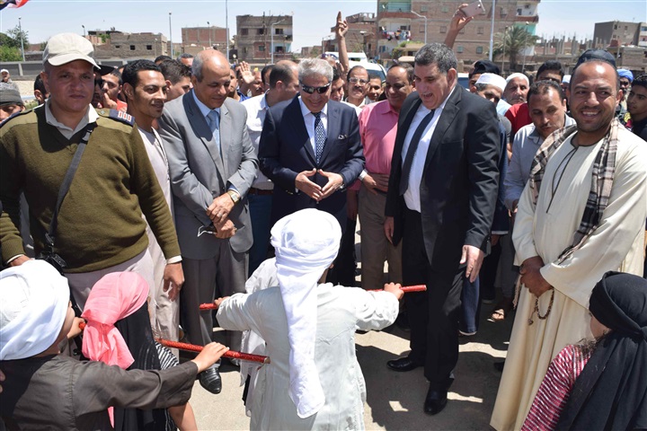 محافظ المنيا يفتتح 4 مشروعات خدمية بـ3 مراكز منها إحلال وتجديد كوبري دير مواس